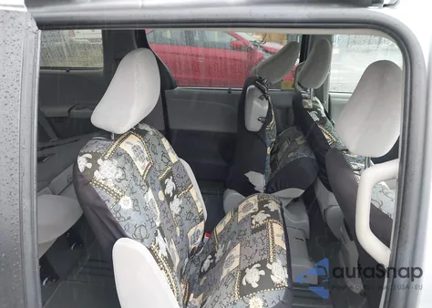 2020 Toyota Sienna Le z USA, uszkodzony, nr VIN 5TDKZ3DC2LS053563